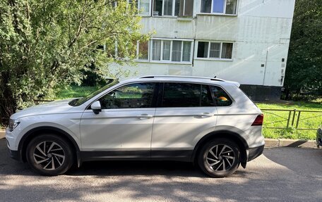 Volkswagen Tiguan II, 2018 год, 2 300 000 рублей, 2 фотография