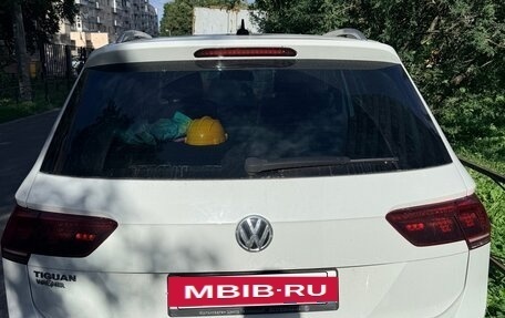 Volkswagen Tiguan II, 2018 год, 2 300 000 рублей, 4 фотография