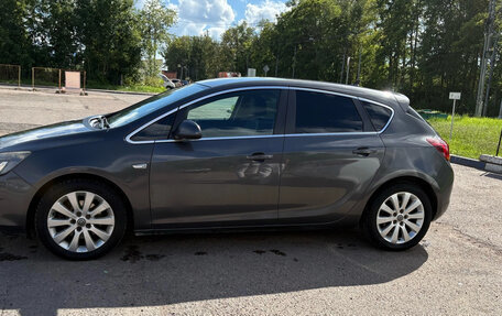 Opel Astra J, 2011 год, 525 000 рублей, 2 фотография