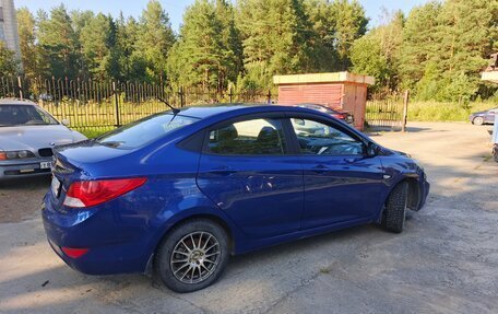 Hyundai Solaris II рестайлинг, 2012 год, 800 000 рублей, 3 фотография