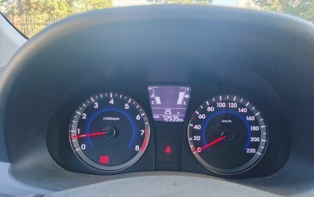Hyundai Solaris II рестайлинг, 2012 год, 800 000 рублей, 7 фотография