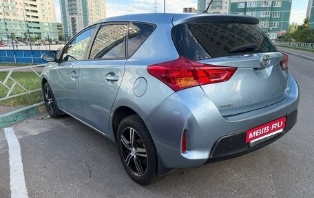 Toyota Auris II, 2013 год, 899 000 рублей, 2 фотография
