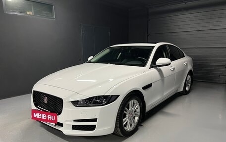 Jaguar XE I рестайлинг, 2016 год, 2 300 000 рублей, 2 фотография