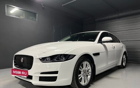 Jaguar XE I рестайлинг, 2016 год, 2 300 000 рублей, 3 фотография
