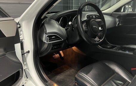 Jaguar XE I рестайлинг, 2016 год, 2 300 000 рублей, 15 фотография