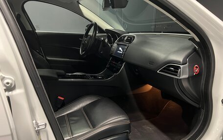 Jaguar XE I рестайлинг, 2016 год, 2 300 000 рублей, 28 фотография