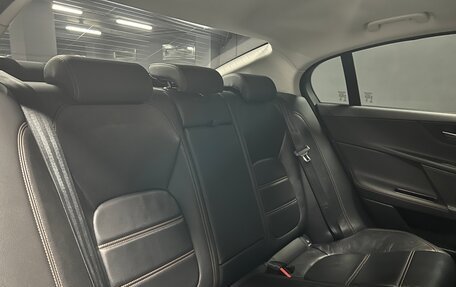 Jaguar XE I рестайлинг, 2016 год, 2 300 000 рублей, 26 фотография