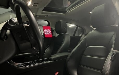 Jaguar XE I рестайлинг, 2016 год, 2 300 000 рублей, 16 фотография