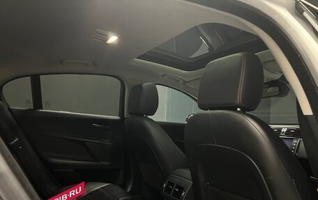 Jaguar XE I рестайлинг, 2016 год, 2 300 000 рублей, 25 фотография