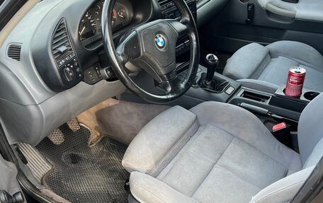 BMW 3 серия, 1994 год, 310 000 рублей, 11 фотография