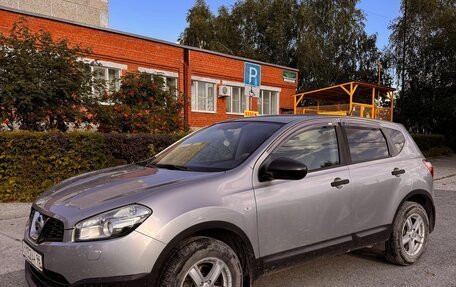 Nissan Qashqai, 2011 год, 1 050 000 рублей, 2 фотография