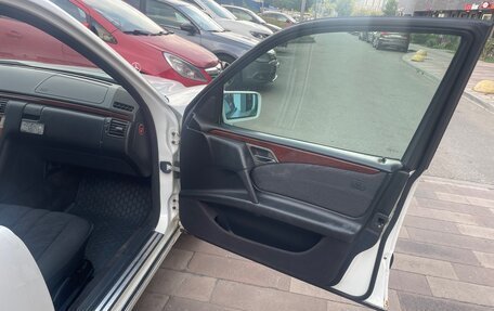 Mercedes-Benz E-Класс, 1997 год, 450 000 рублей, 5 фотография