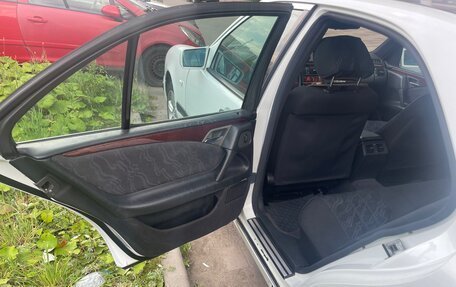 Mercedes-Benz E-Класс, 1997 год, 450 000 рублей, 6 фотография