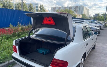 Mercedes-Benz E-Класс, 1997 год, 450 000 рублей, 2 фотография