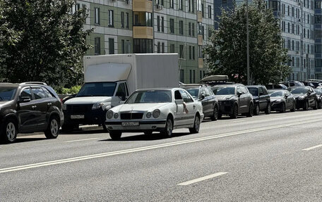 Mercedes-Benz E-Класс, 1997 год, 450 000 рублей, 13 фотография