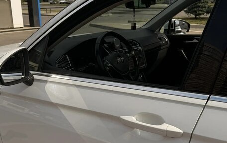Volkswagen Tiguan II, 2019 год, 2 600 000 рублей, 11 фотография