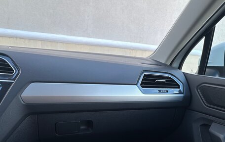 Volkswagen Tiguan II, 2020 год, 2 600 000 рублей, 2 фотография
