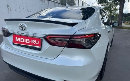 Toyota Camry, 2020 год, 3 150 000 рублей, 5 фотография