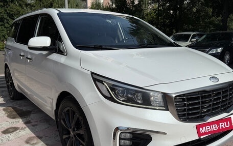 KIA Carnival III, 2018 год, 3 170 000 рублей, 2 фотография