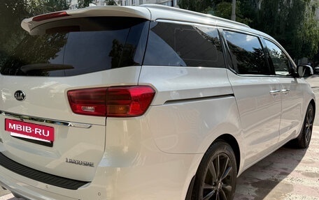 KIA Carnival III, 2018 год, 3 170 000 рублей, 8 фотография