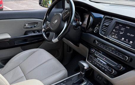 KIA Carnival III, 2018 год, 3 170 000 рублей, 12 фотография