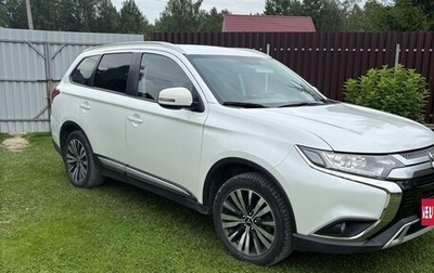 Mitsubishi Outlander III рестайлинг 3, 2019 год, 1 950 000 рублей, 1 фотография