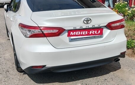 Toyota Camry, 2021 год, 3 300 000 рублей, 2 фотография