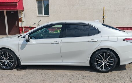 Toyota Camry, 2021 год, 3 300 000 рублей, 4 фотография