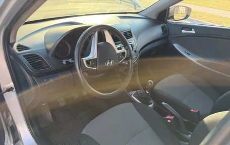Hyundai Solaris II рестайлинг, 2014 год, 800 000 рублей, 15 фотография