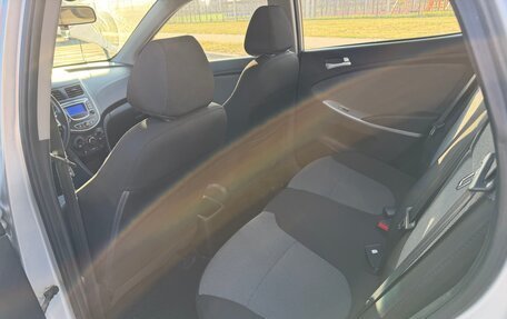 Hyundai Solaris II рестайлинг, 2014 год, 800 000 рублей, 19 фотография