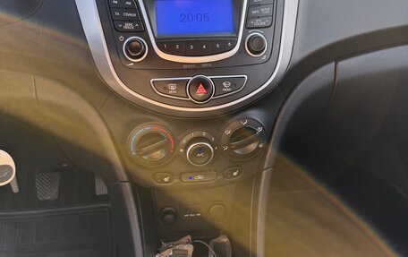 Hyundai Solaris II рестайлинг, 2014 год, 800 000 рублей, 18 фотография