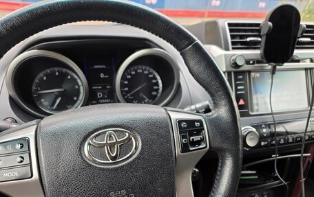 Toyota Land Cruiser Prado 150 рестайлинг 2, 2016 год, 4 000 000 рублей, 2 фотография