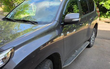 Toyota Land Cruiser Prado 150 рестайлинг 2, 2016 год, 4 000 000 рублей, 6 фотография