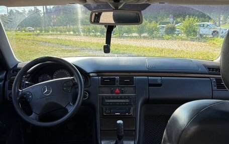 Mercedes-Benz E-Класс, 2000 год, 320 000 рублей, 9 фотография