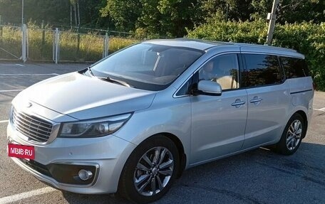 KIA Carnival III, 2017 год, 2 499 999 рублей, 3 фотография