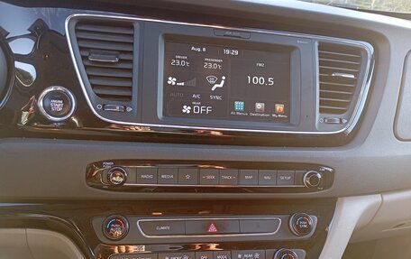 KIA Carnival III, 2017 год, 2 499 999 рублей, 16 фотография