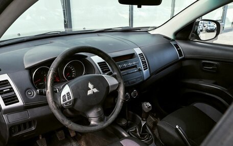 Mitsubishi Outlander III рестайлинг 3, 2011 год, 989 000 рублей, 13 фотография