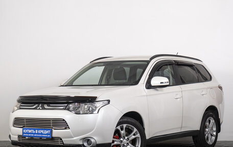 Mitsubishi Outlander III рестайлинг 3, 2013 год, 1 679 000 рублей, 2 фотография