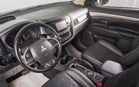 Mitsubishi Outlander III рестайлинг 3, 2013 год, 1 679 000 рублей, 9 фотография