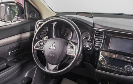 Mitsubishi Outlander III рестайлинг 3, 2013 год, 1 679 000 рублей, 10 фотография