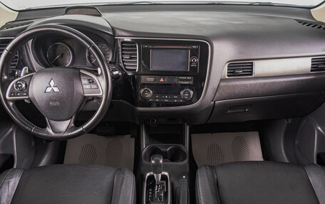 Mitsubishi Outlander III рестайлинг 3, 2013 год, 1 679 000 рублей, 11 фотография
