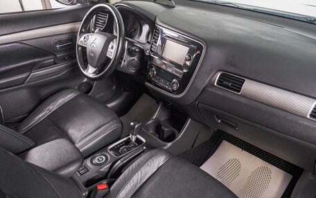 Mitsubishi Outlander III рестайлинг 3, 2013 год, 1 679 000 рублей, 18 фотография