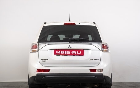 Mitsubishi Outlander III рестайлинг 3, 2013 год, 1 679 000 рублей, 5 фотография