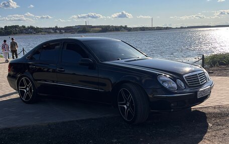 Mercedes-Benz E-Класс, 2005 год, 1 070 000 рублей, 3 фотография