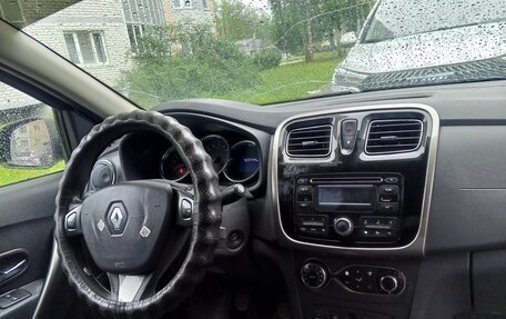 Renault Logan II, 2015 год, 215 000 рублей, 4 фотография