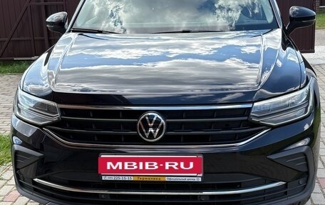 Volkswagen Tiguan II, 2022 год, 4 000 000 рублей, 10 фотография
