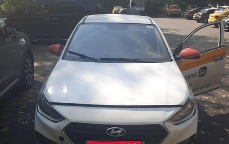 Hyundai Solaris II рестайлинг, 2017 год, 650 000 рублей, 1 фотография