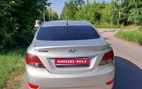 Hyundai Solaris II рестайлинг, 2012 год, 750 000 рублей, 3 фотография