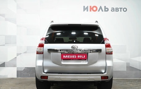 Toyota Land Cruiser Prado 150 рестайлинг 2, 2015 год, 4 150 000 рублей, 5 фотография