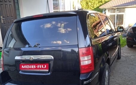 Chrysler Voyager IV, 2008 год, 1 500 000 рублей, 2 фотография